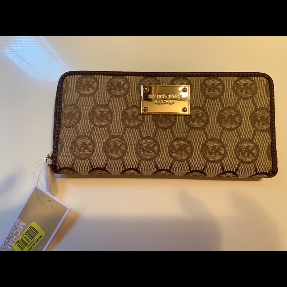 NWT MICHAEL KORS JET SET ZIP WALLET